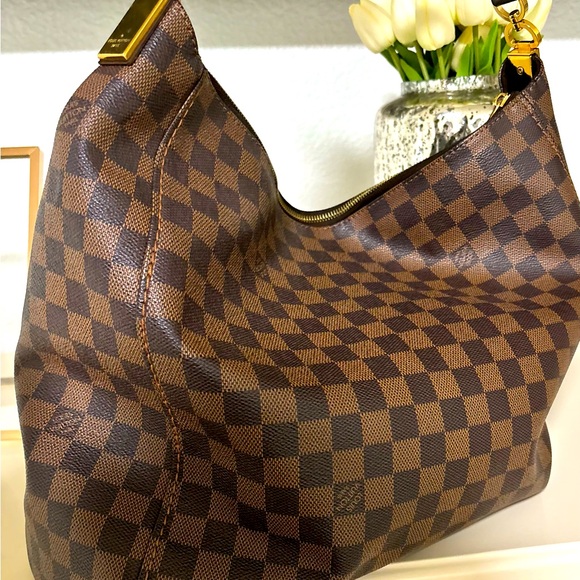 Louis Vuitton Purse 100% authentic, dust bag and box included. - Picture 1 of 3